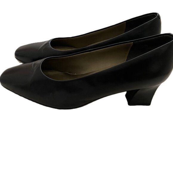 Caressa East Black Leather Pumps - Picture 2 of 6